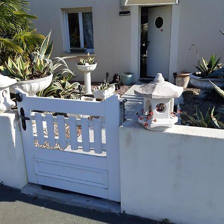 Ferienwohnung Chambre Lit Double Dans Pavillon , Chez Lilyanne Tonnay-Charente Exterior foto